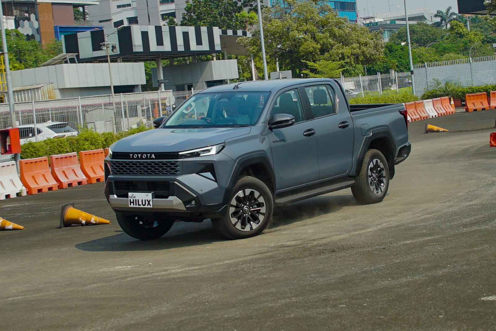 Toyota Hilux Generasi ke-9 Resmi Meluncur di Indonesia: Tersedia dengan Mesin 1GD dan BEV!